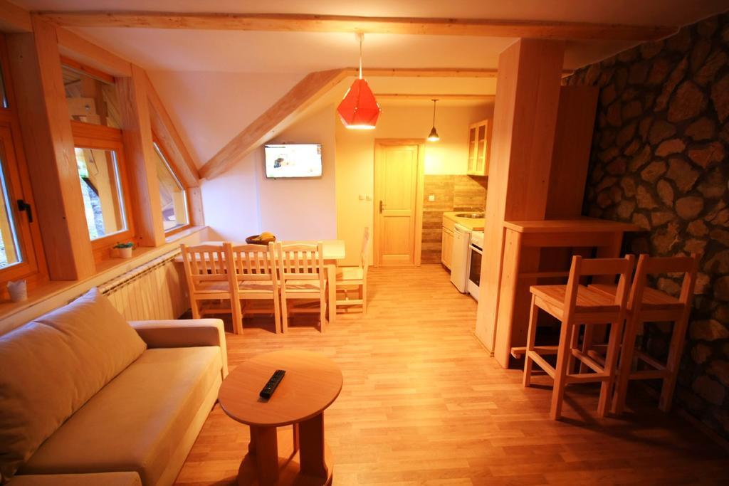 יהורינה Apartments Prijatelji מראה חיצוני תמונה