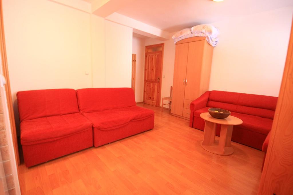 יהורינה Apartments Prijatelji מראה חיצוני תמונה