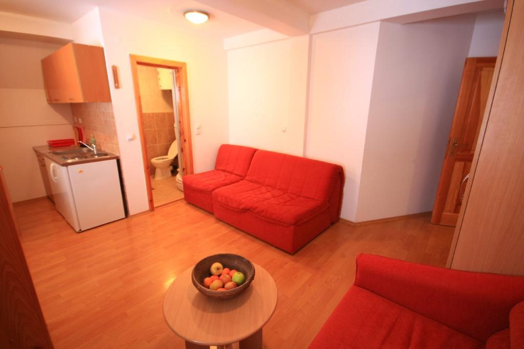 יהורינה Apartments Prijatelji מראה חיצוני תמונה