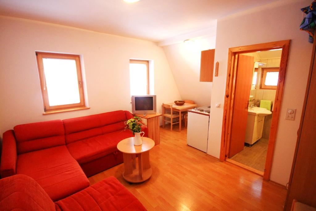 יהורינה Apartments Prijatelji מראה חיצוני תמונה