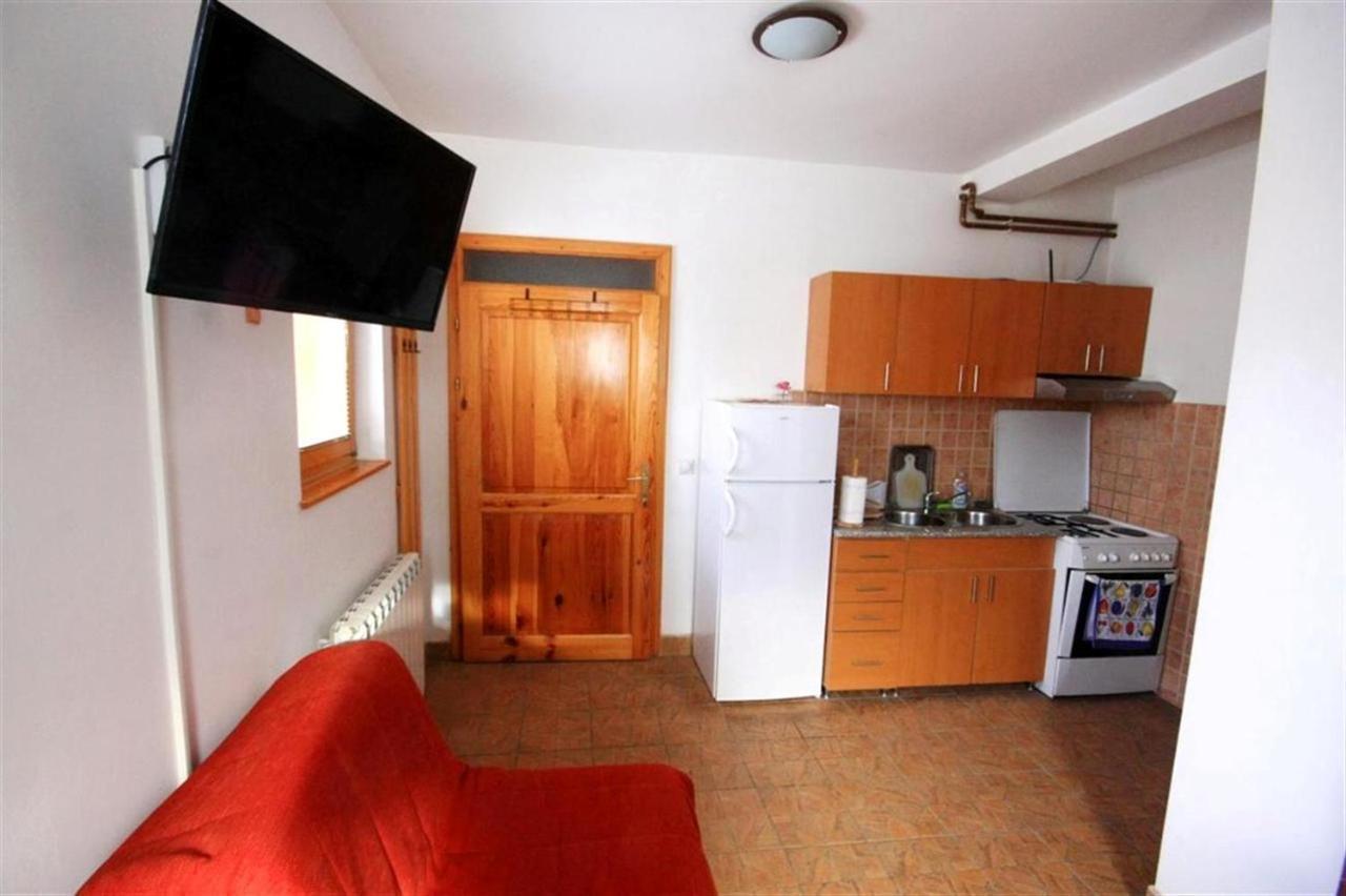 יהורינה Apartments Prijatelji מראה חיצוני תמונה