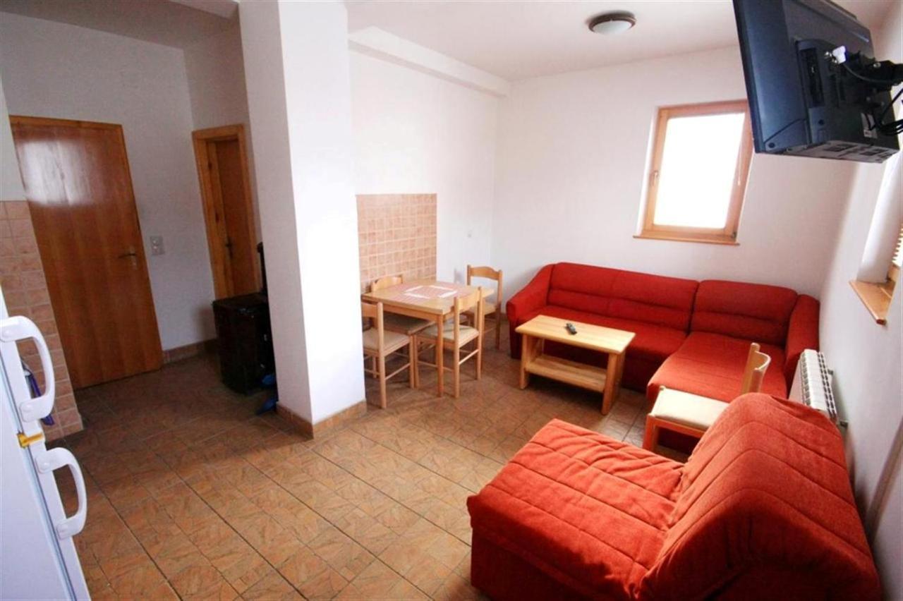 יהורינה Apartments Prijatelji מראה חיצוני תמונה