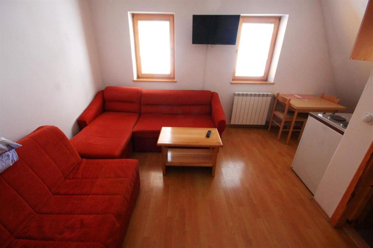 יהורינה Apartments Prijatelji מראה חיצוני תמונה