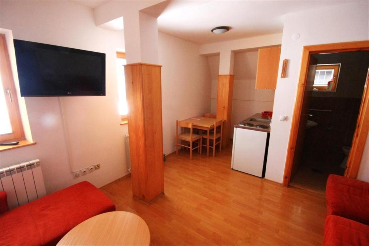 יהורינה Apartments Prijatelji מראה חיצוני תמונה